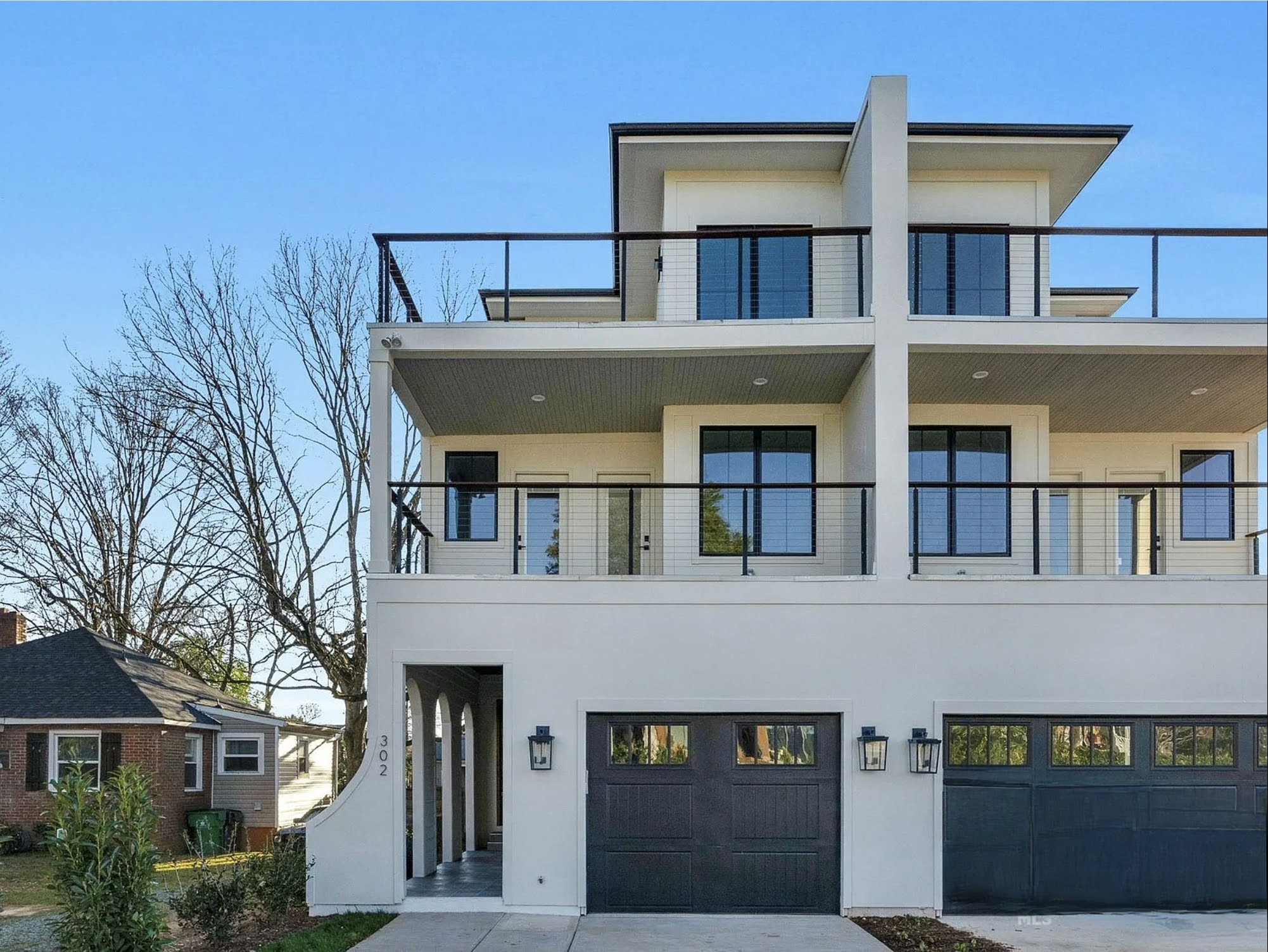 302 Marsh Rd